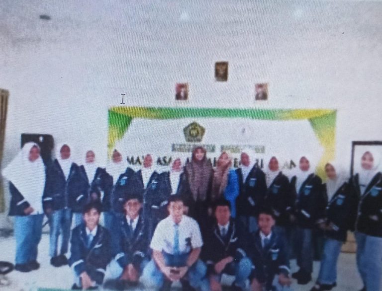 PENYULUHAN MENINGKATKAN KEPERCAYAAN DIRI REMAJA SEKALIGUS PROMOSI PROGRAM STUDI OLEH MAHASISWA PROGRAM STUDI PSIKOLOGI ISLAM DI MAN 3 PONTIANAK