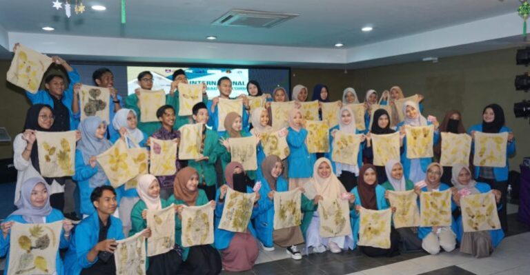 Kunjungan Mahasiswa Psikologi Islam IAIN Pontianak ke Kampus UiTM Cawangan Sarawak Malaysia Dalam Kegiatan Eco Bag Workshop