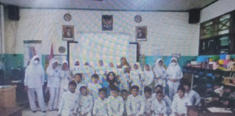 Kegiatan penyuluhan psikologis dengan tema stop bullying di SD Islam Al Azhar 21 Pontianak